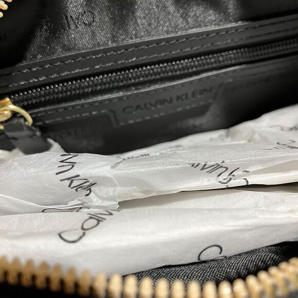 Calvin Klein‎ Bag WMNS Black Rossa Crossbody Faux Leather Gold Travel Luxury Zip - Picture 5 of 9
